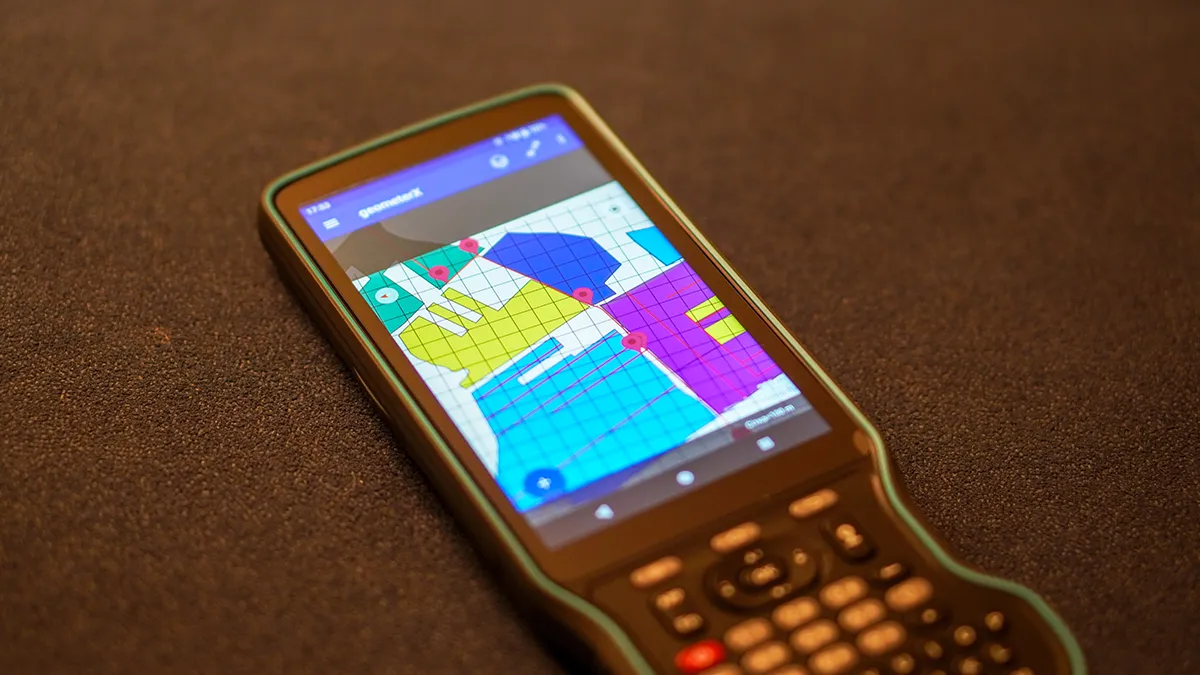 Geometer Y55G — portable GNSS RTK controller for field work